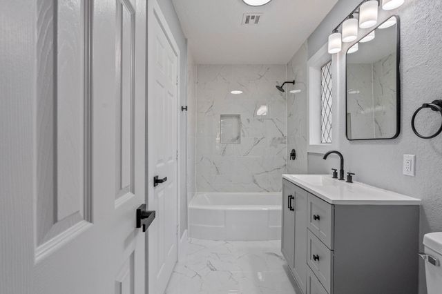 105 N Woodsway Street E, Conroe, TX 77301