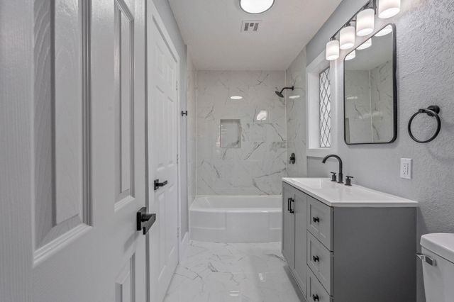 105 N Woodsway Street E, Conroe, TX 77301