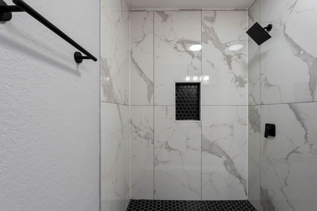 105 N Woodsway Street E, Conroe, TX 77301