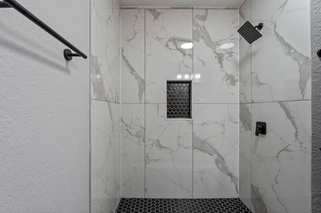 105 N Woodsway Street E, Conroe, TX 77301