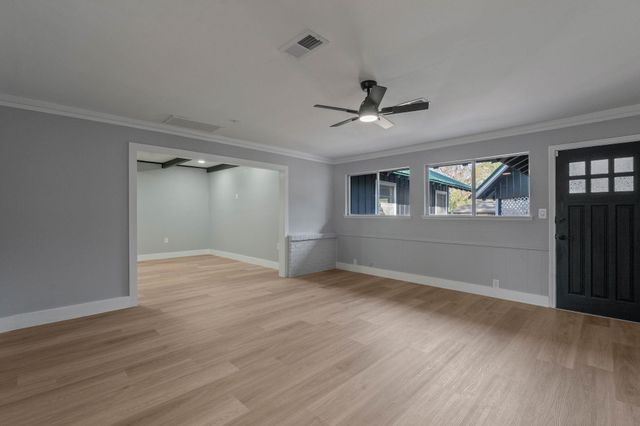 105 N Woodsway Street E, Conroe, TX 77301