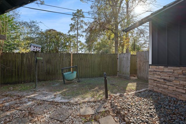 105 N Woodsway Street E, Conroe, TX 77301