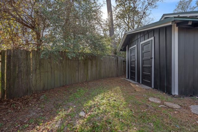 105 N Woodsway Street E, Conroe, TX 77301