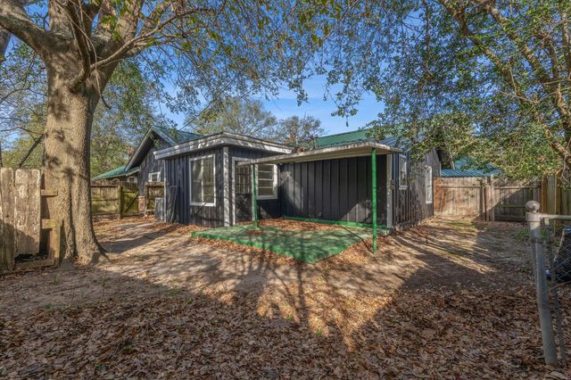 105 N Woodsway Street E, Conroe, TX 77301