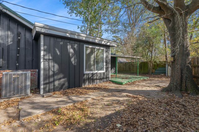 105 N Woodsway Street E, Conroe, TX 77301