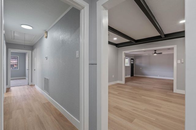 105 N Woodsway Street E, Conroe, TX 77301