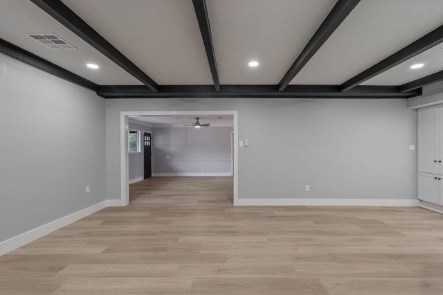 105 N Woodsway Street E, Conroe, TX 77301