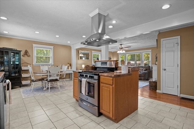 353 Powers Blvd, Waverly, TN 37185