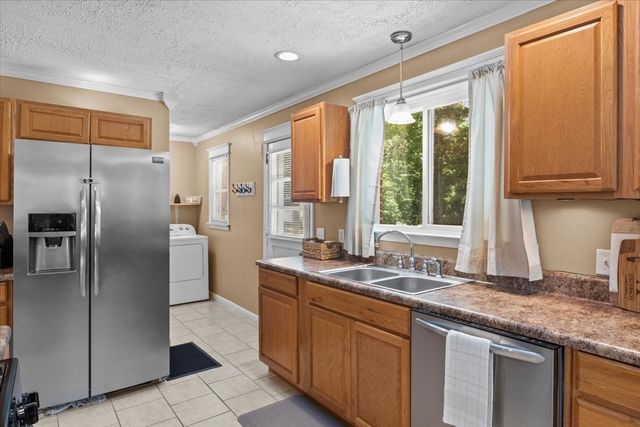 353 Powers Blvd, Waverly, TN 37185