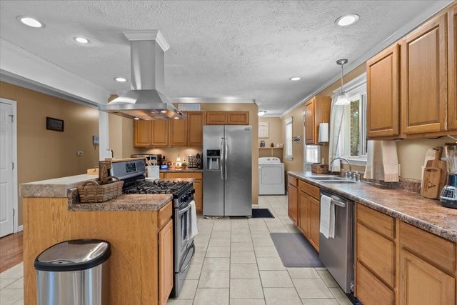 353 Powers Blvd, Waverly, TN 37185