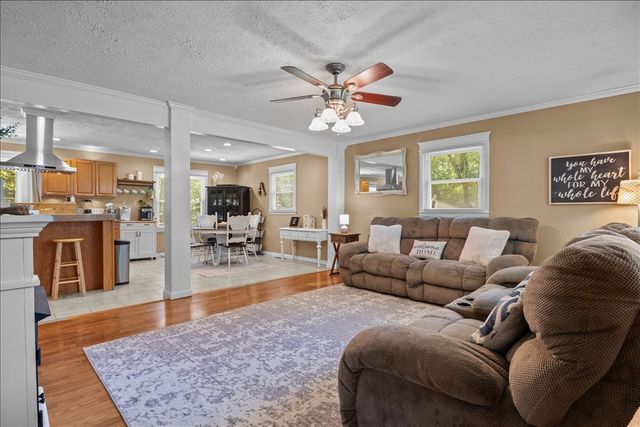 353 Powers Blvd, Waverly, TN 37185