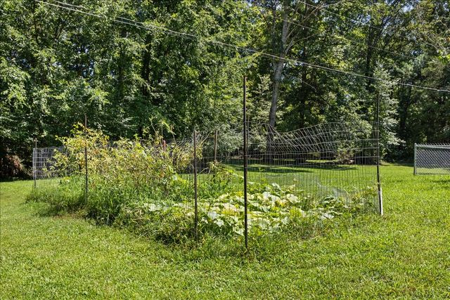 353 Powers Blvd, Waverly, TN 37185