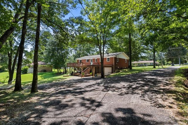 353 Powers Blvd, Waverly, TN 37185