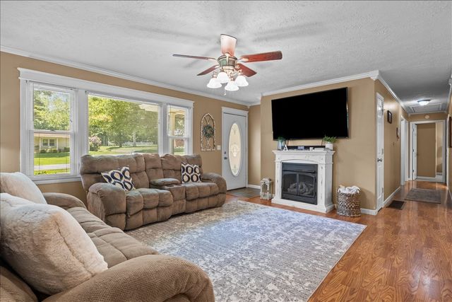353 Powers Blvd, Waverly, TN 37185
