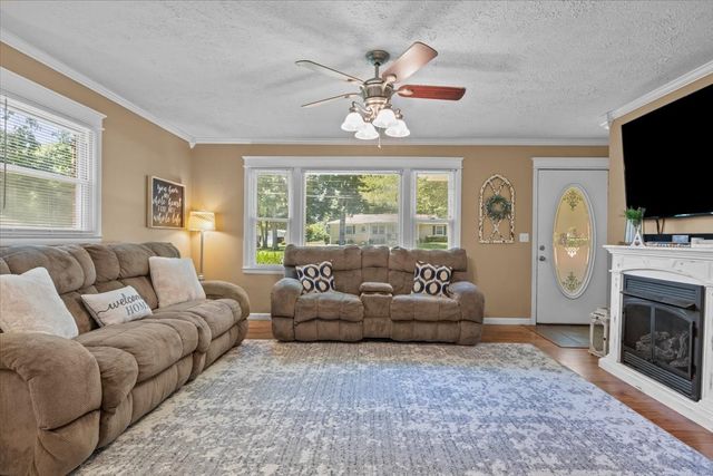 353 Powers Blvd, Waverly, TN 37185