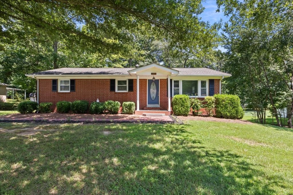 353 Powers Blvd, Waverly, TN 37185