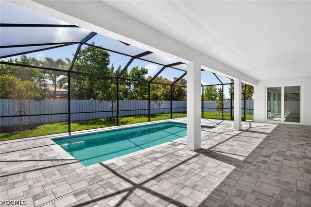 2537 SW 11th CT, Cape Coral, FL 33914