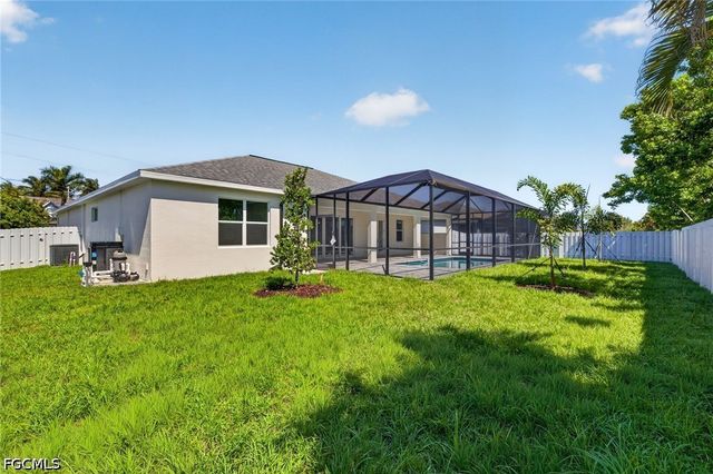 2537 SW 11th CT, Cape Coral, FL 33914