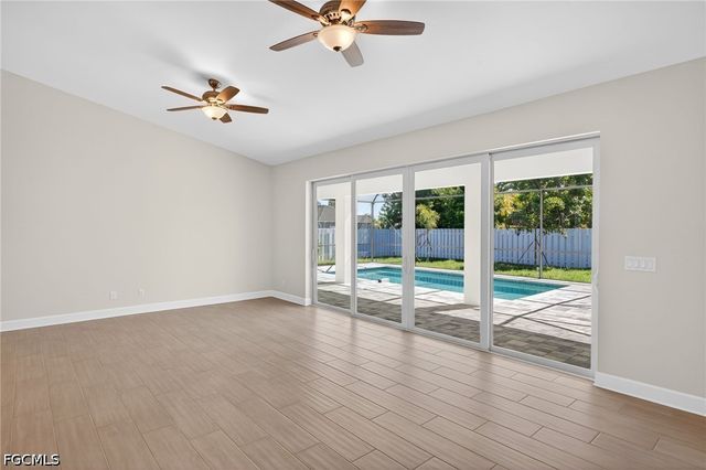 2537 SW 11th CT, Cape Coral, FL 33914