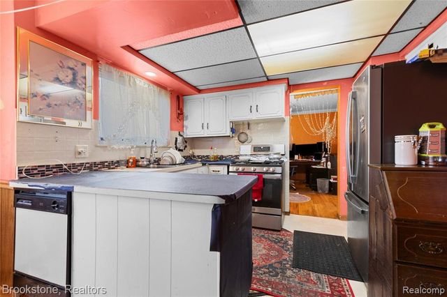 29434 Walker Drive, Warren, MI 48092