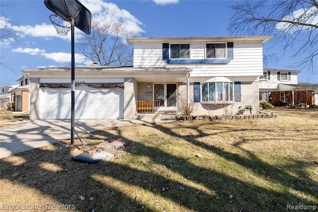 29434 Walker Drive, Warren, MI 48092