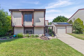 30W008 Danbury Drive, Warrenville, IL 60555