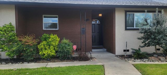 702 Elm Ave, Galt, CA 95632