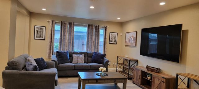 702 Elm Ave, Galt, CA 95632