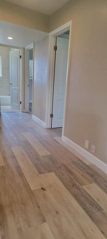 702 Elm Ave, Galt, CA 95632