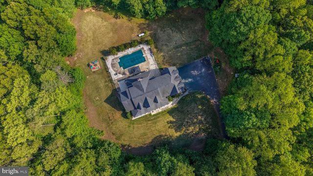 8143 GALLANT GREEN DR, King George, VA 22485