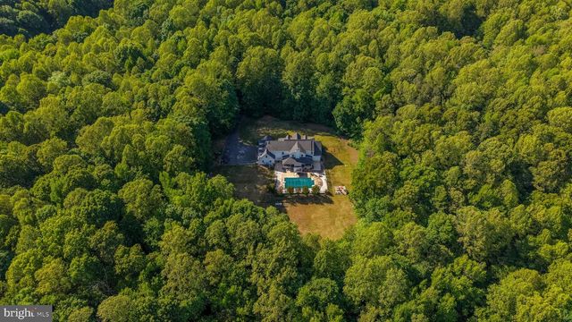 8143 GALLANT GREEN DR, King George, VA 22485