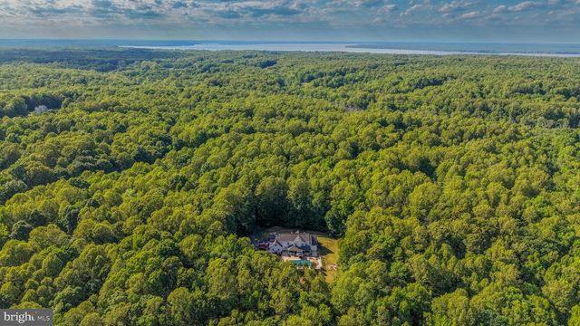 8143 GALLANT GREEN DR, King George, VA 22485