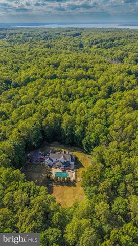 8143 GALLANT GREEN DR, King George, VA 22485