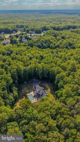 8143 GALLANT GREEN DR, King George, VA 22485