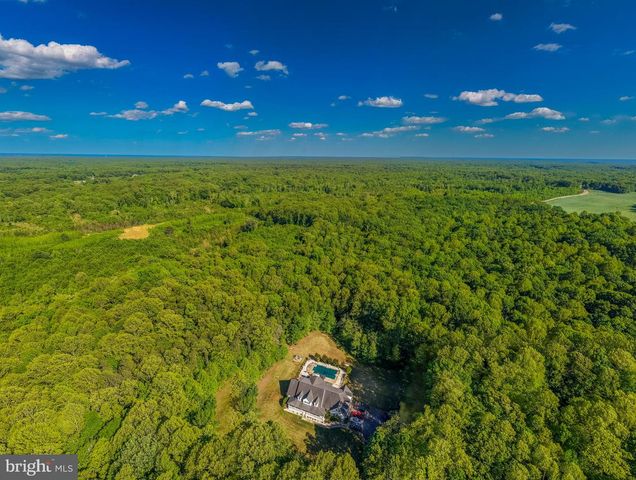 8143 GALLANT GREEN DR, King George, VA 22485