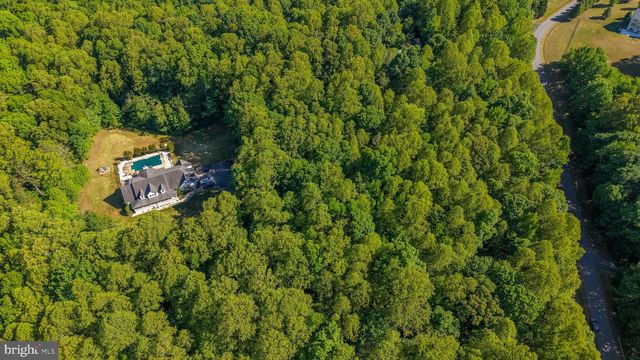 8143 GALLANT GREEN DR, King George, VA 22485
