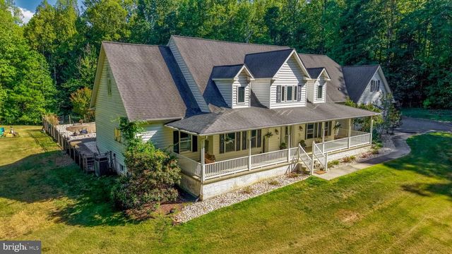 8143 GALLANT GREEN DR, King George, VA 22485