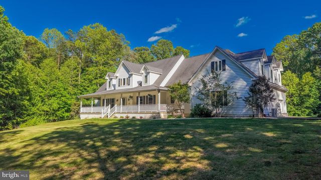 8143 GALLANT GREEN DR, King George, VA 22485
