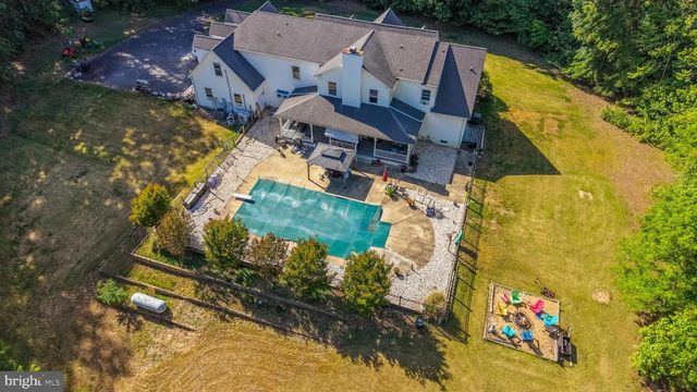8143 GALLANT GREEN DR, King George, VA 22485