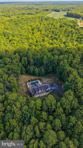 8143 GALLANT GREEN DR, King George, VA 22485