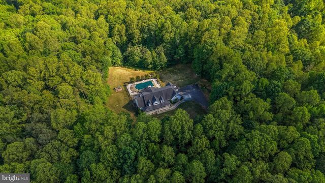8143 GALLANT GREEN DR, King George, VA 22485