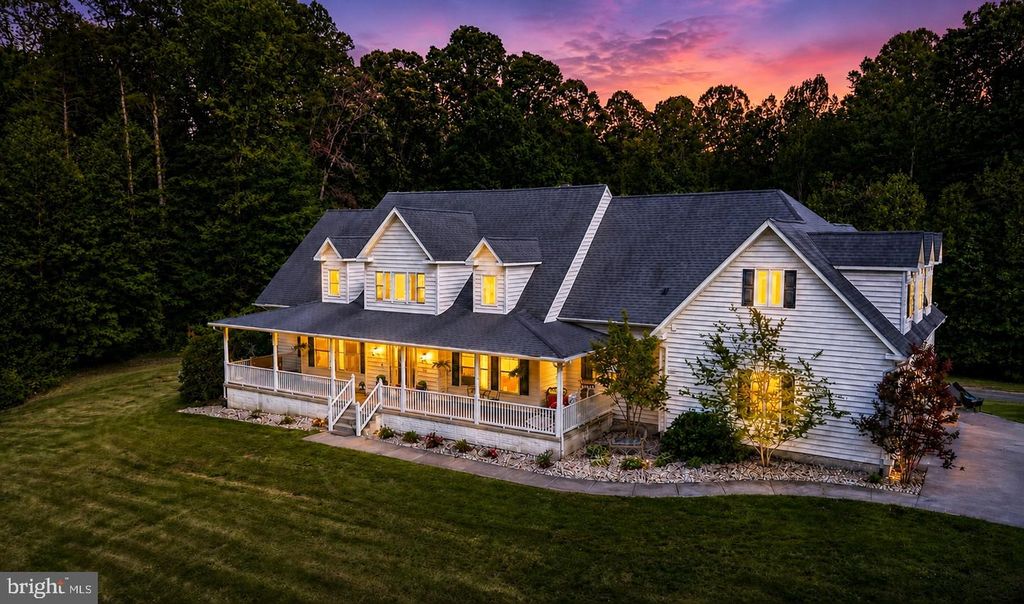 8143 GALLANT GREEN DR, King George, VA 22485
