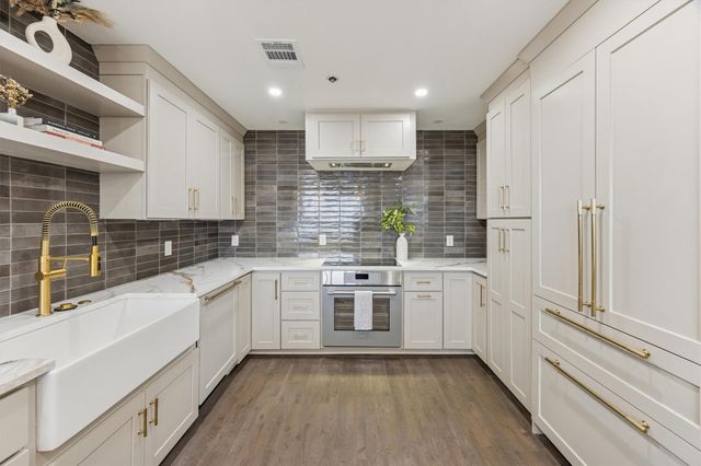 5555 Del Monte Drive 1404, Houston, TX 77056