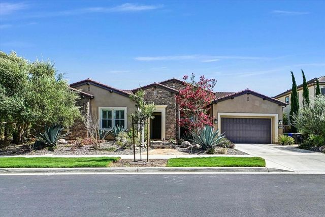 2571 Glasgow Drive, Carlsbad, CA 92010