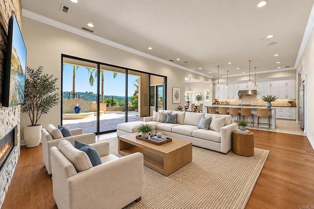 2571 Glasgow Drive, Carlsbad, CA 92010