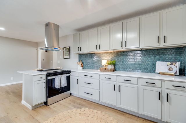 443 S Callahan Dr, Wichita, KS 67209