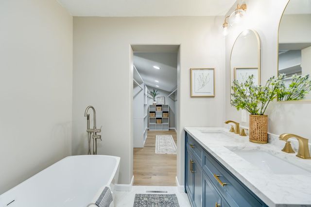 443 S Callahan Dr, Wichita, KS 67209