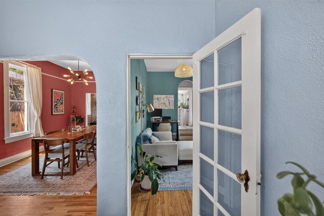 415 Edith Boulevard SE, Albuquerque, NM 87102
