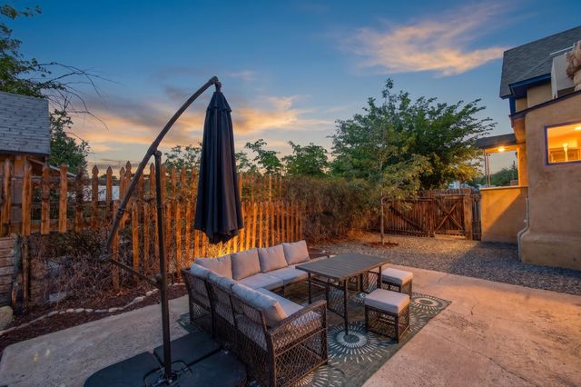 415 Edith Boulevard SE, Albuquerque, NM 87102