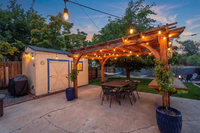 415 Edith Boulevard SE, Albuquerque, NM 87102